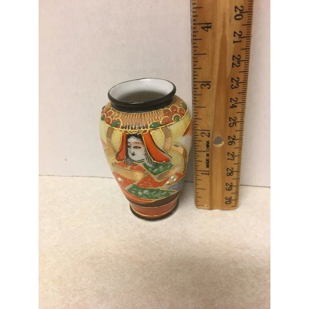 VINTAGE PORCELAIN MORIAGE SATSUMA MINI VASE LADY PRINCESS  HAND PAINTED JAPAN